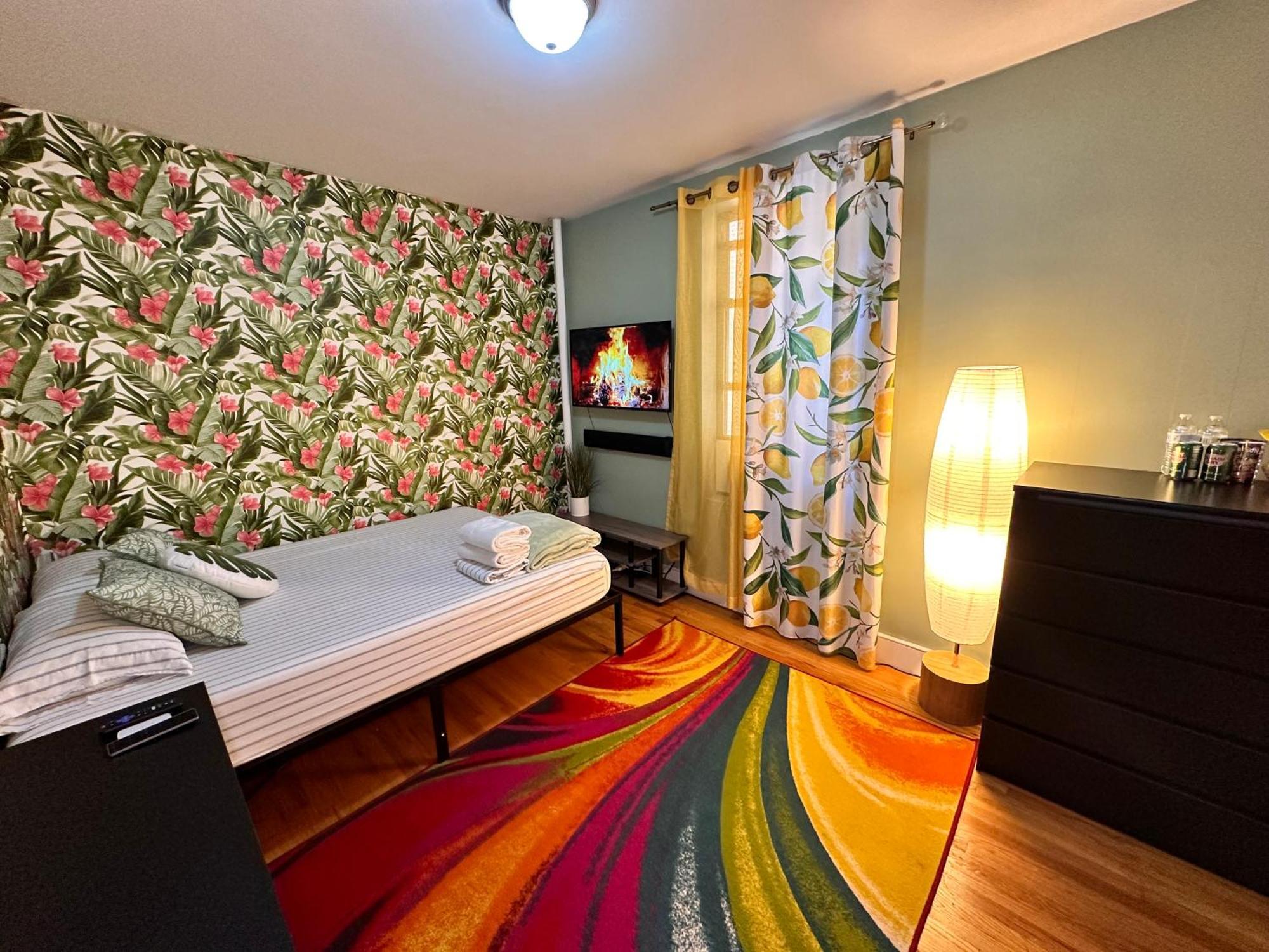 Tropical Comfort Room In Harlem Cozy Stay With Snacks & Style New York Extérieur photo
