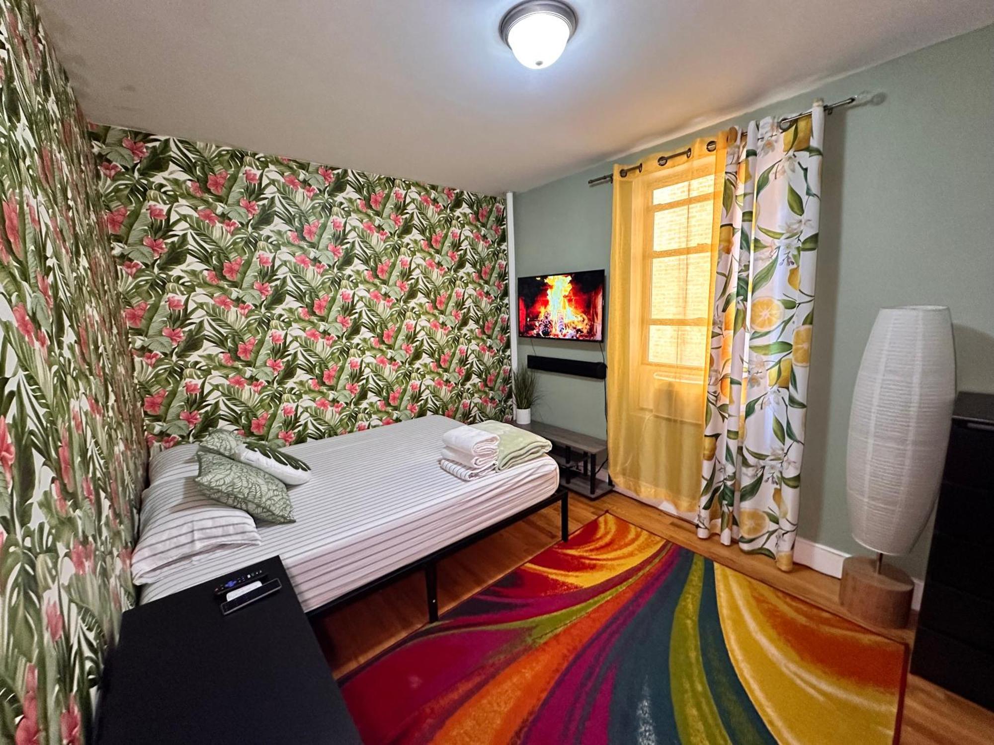 Tropical Comfort Room In Harlem Cozy Stay With Snacks & Style New York Extérieur photo