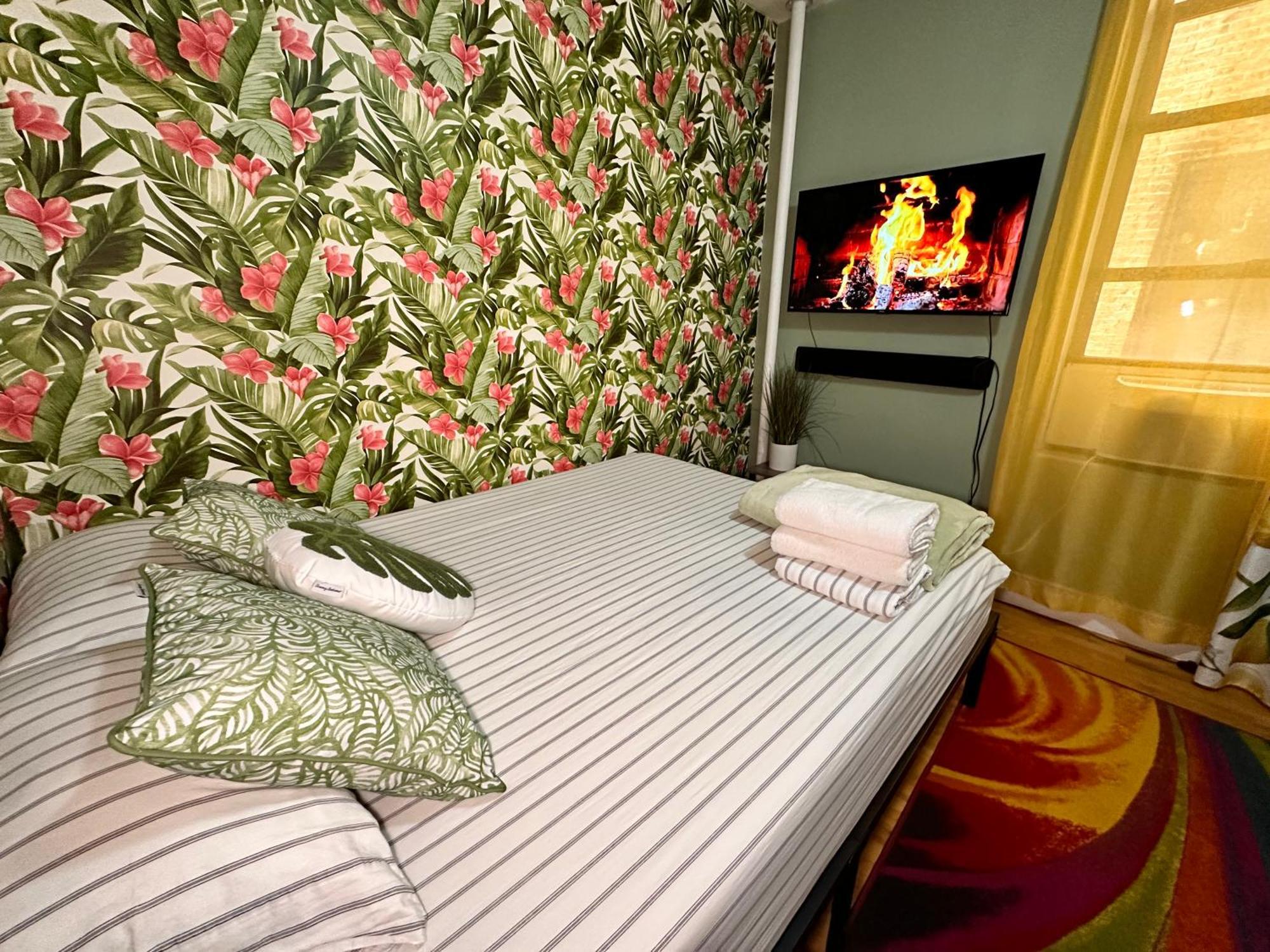 Tropical Comfort Room In Harlem Cozy Stay With Snacks & Style New York Extérieur photo