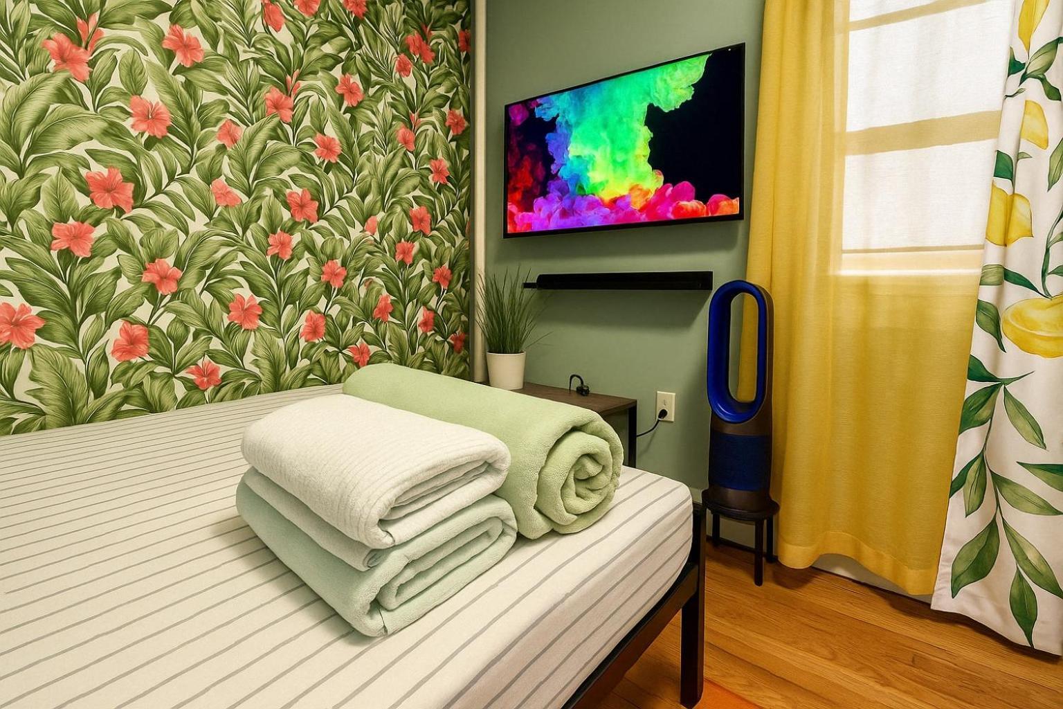 Tropical Comfort Room In Harlem Cozy Stay With Snacks & Style New York Extérieur photo
